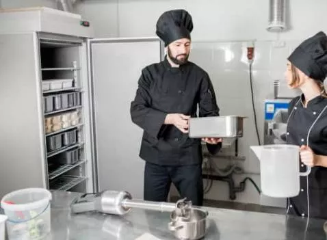 Как выбрать подходящую холодильную камеру для ресторана или кафе