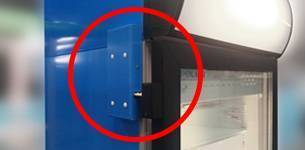 Электромеханический замок -  снаружи и в верхней части шкафа!